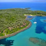 Apartment Holidays Near The Kamena Vourla