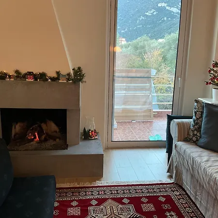 Holidays Near The Kamena Vourla